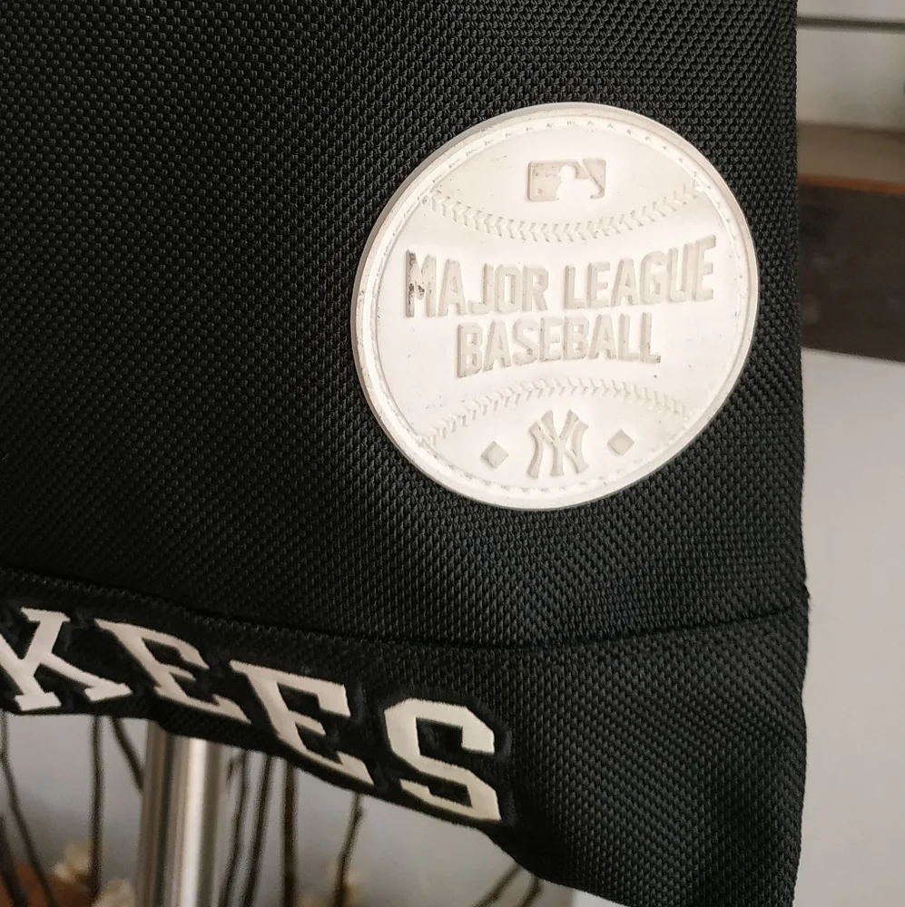 MLB Nylon Crossbody Tote bag - Picture 10 of 17